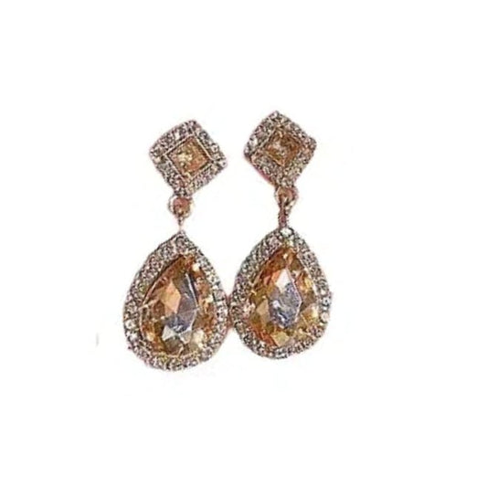 bijou de scène
pouvoir silencieux
beauté en apogée
éclat sans égal
grâce inaltérable