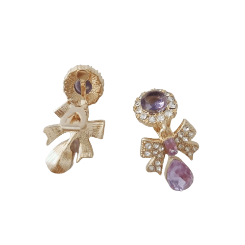 signe de raffinement
accent vintage
boucle sophistiquée
délicatesse nouée
symbole d’élégance
bijou attachant