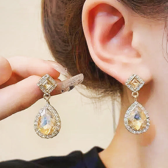 bijou de scène
pouvoir silencieux
beauté en apogée
éclat sans égal
grâce inaltérable