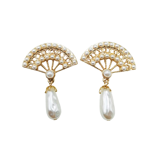 souffle baroque
éventail de cour
ondulation précieuse
élégance en mouvement
éclat éventail
souffle de soie