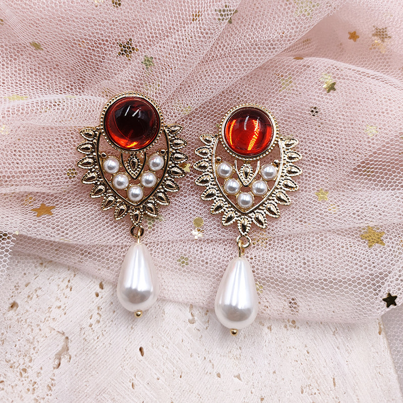 bijoux prestige
chic éclatant
luxe intemporel
objet de prestige
ambiance glamour