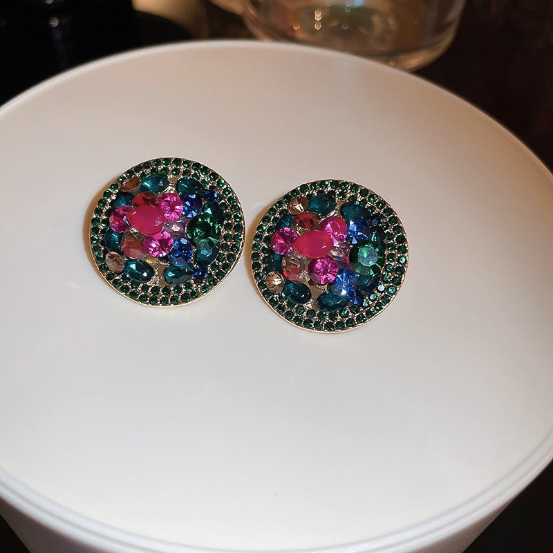 courbes expressives
jeu de volumes
sculpture portée
style décontracté
modernité fluide
création unique