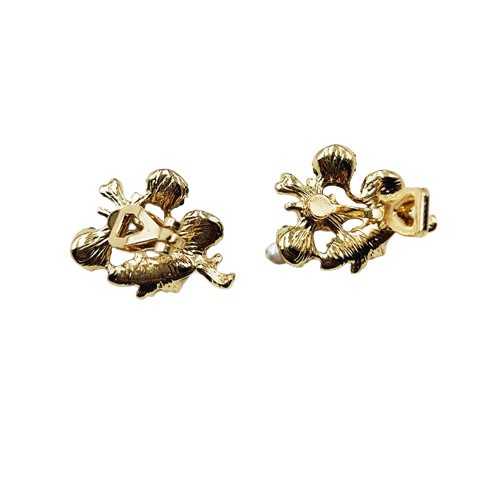 feuilles en liberté
murmure de la nature
poésie automnale
éclat de saison
envol végétal