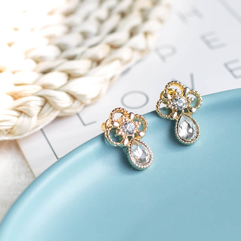 goutte éternelle
souffle baroque
mouvement figé
bijou opulent
larme précieuse
éclat baroque