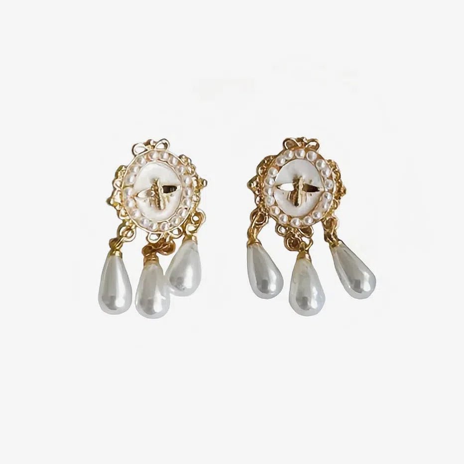 charme d’alcôve
lumière opaline
reflet secret
ambiance nacrée
perles rares
écrin précieux