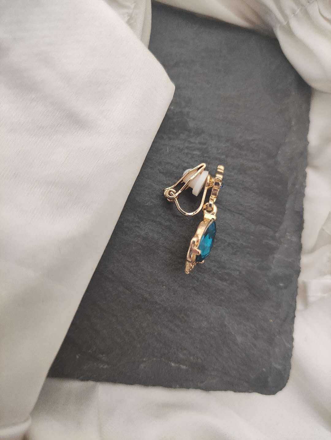 charme astral
éclat ésotérique
talisman secret
gemmes du silence
fragments sacrés
minéraux enchantés