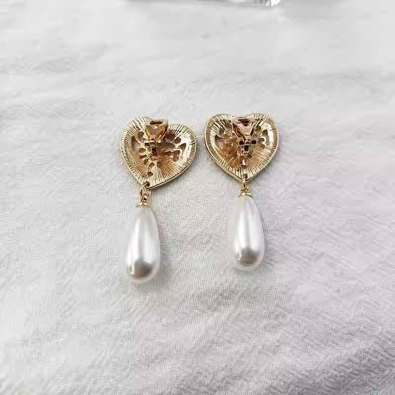 bijou du cœur
fulgurance romantique
lumière passionnée
vibration affective
étincelle du lien
cœur cristallisé