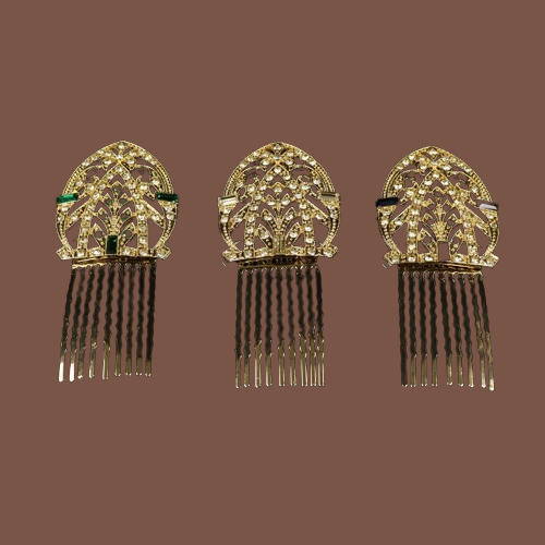 détail nostalgique
allure rétro noble
fantaisie parisienne
féminité fin de siècle
touche historique
prestige discret
élégance d’antan